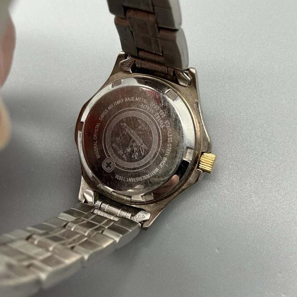 Wenger SAK Design Swiss Military Womens Watch 29mm Two Tone New Battery 6\